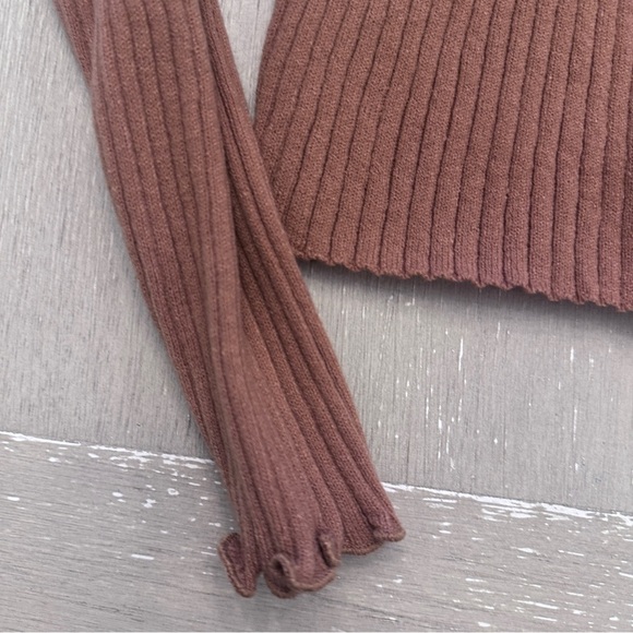 Cotton On Ribbed Brown Turtleneck Blouse - Picture 3 of 7